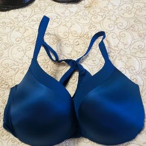 VS razorback beautiful bra. Padding to it. 36D